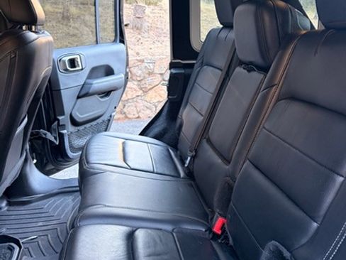 Used 2018 Jeep Wrangler Unlimited Sahara image 6