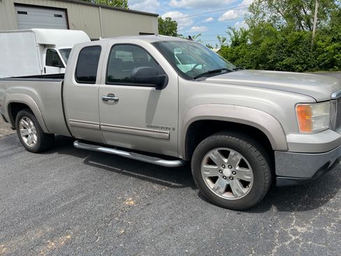 Used 2009 GMC Sierra 1500 SLE w/ Pro Grade Package AWD/4WD image 2