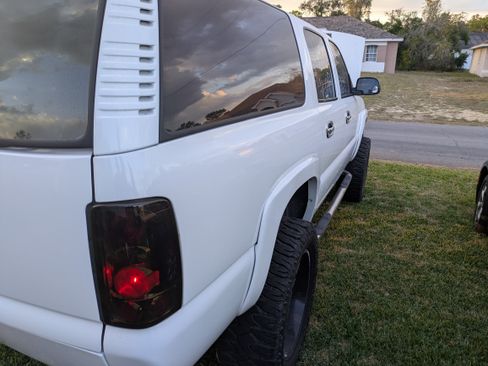 Used 2000 Chevrolet Suburban LS w/ LS Preferred Equipment Group image 11