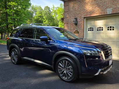 Used 2025 Nissan Pathfinder SL w/ SL Premium Package