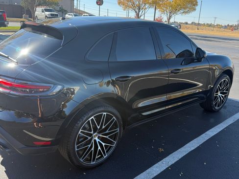 Used 2024 Porsche Macan image 4