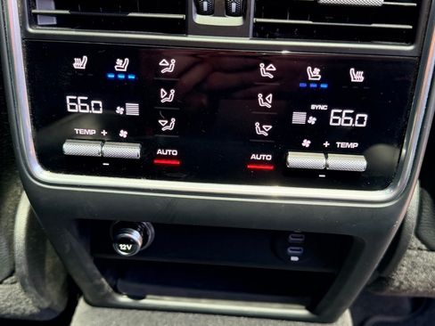 Used 2022 Porsche Cayenne E-Hybrid AWD/4WD image 16