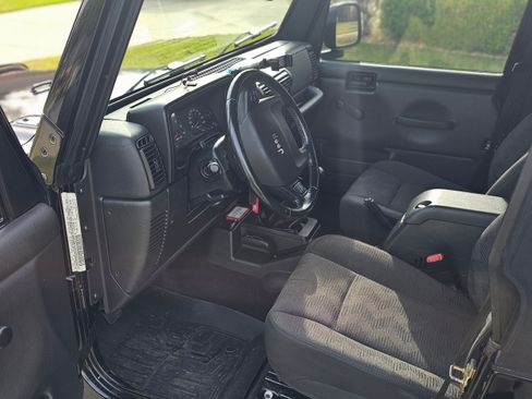 Used 2005 Jeep Wrangler Unlimited w/ Security Group image 10