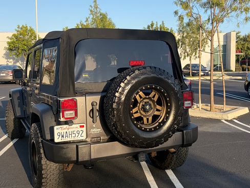 Used 2016 Jeep Wrangler Unlimited Sport AWD/4WD image 10