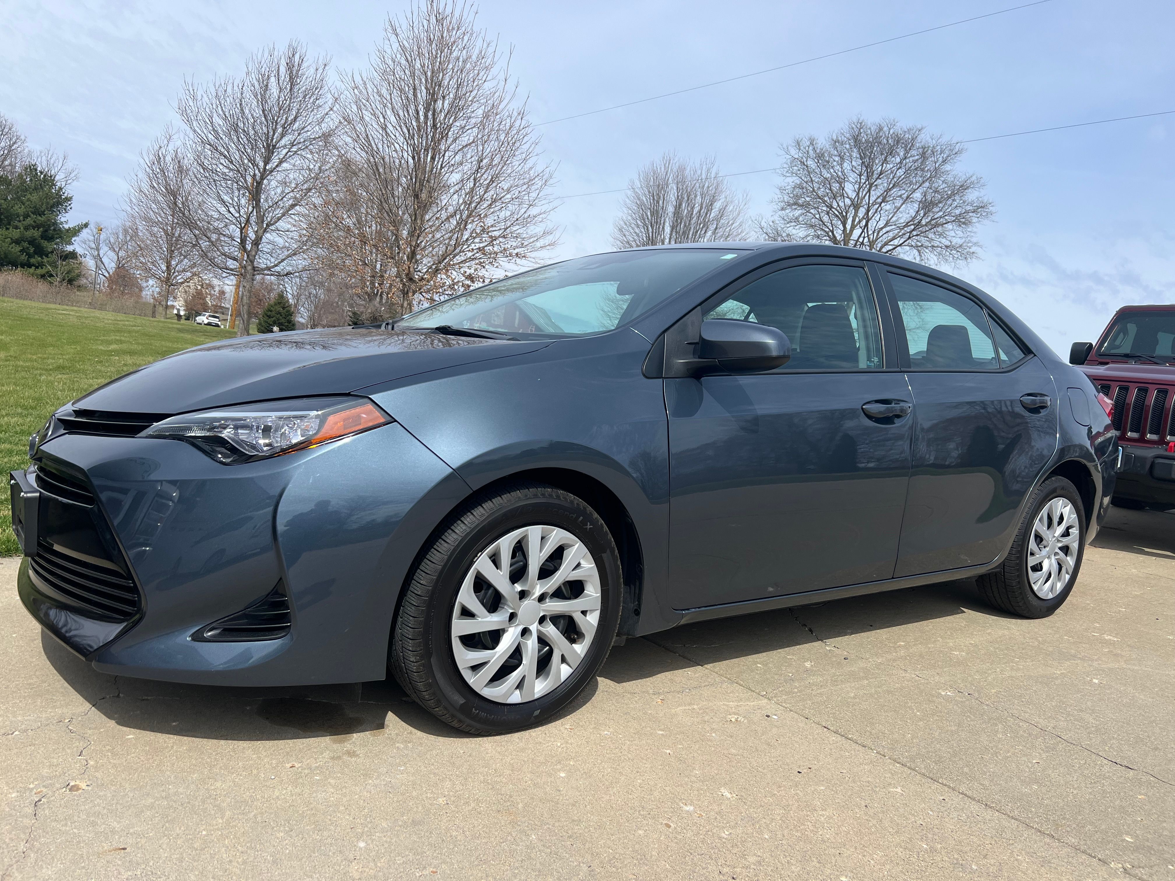 Used 2017 Toyota Corolla LE w/ Carpet Mat Package (TMS) FWD image 11