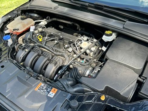 Used 2017 Ford Focus SE w/ Cold Weather Package FWD image 14