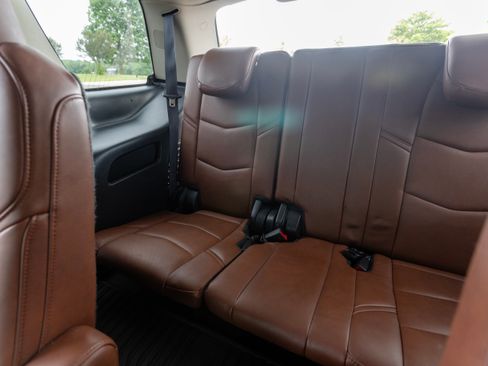 Used 2016 Cadillac Escalade Luxury AWD/4WD image 21