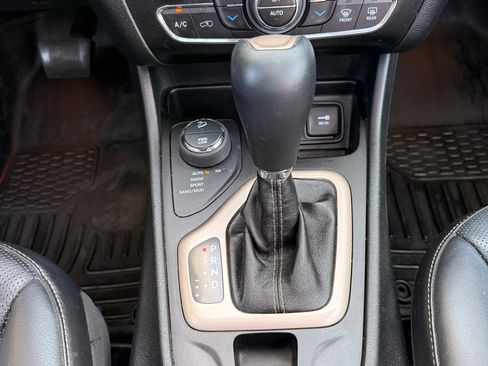 Used 2014 Jeep Cherokee Limited w/ Technology Group AWD/4WD image 13