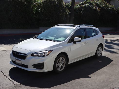 Used 2017 Subaru Impreza 2.0i Premium image 9