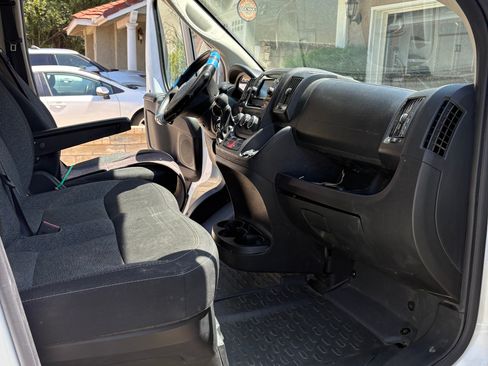 Used 2021 RAM ProMaster 2500 FWD image 10