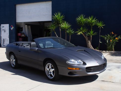 Used 2002 Chevrolet Camaro Z28 w/ SS Performance/Appearance Pkg image 18