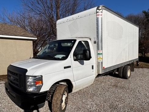 Used 2019 Ford E-450 and Econoline 450 Super Duty w/ Power Windows & Locks Group image 4