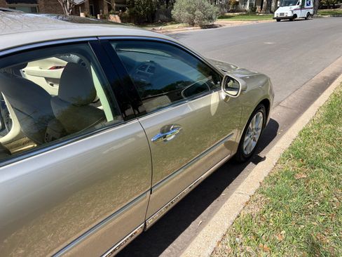 Used 2011 Lexus ES 350 image 4