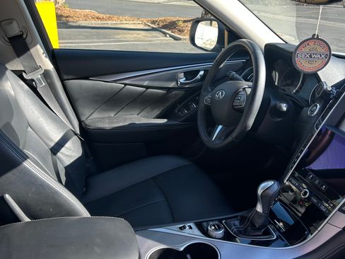 Used 2017 INFINITI Q50 2.0t image 6