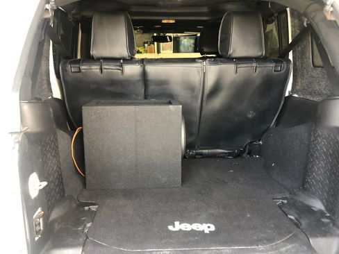 Used 2015 Jeep Wrangler Unlimited Sahara w/ Connectivity Group image 18