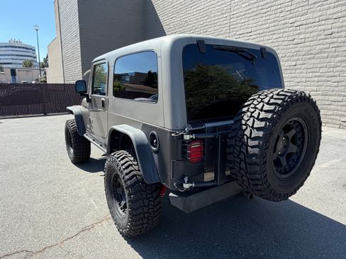Used 2006 Jeep Wrangler Unlimited Rubicon AWD/4WD image 6