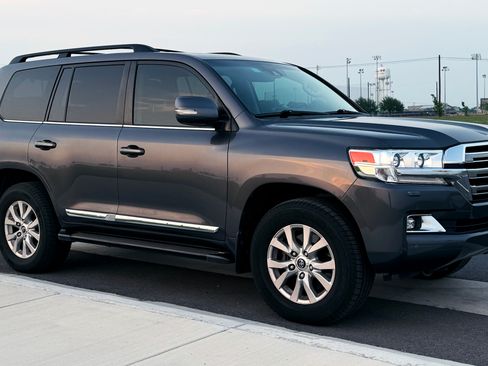 Used 2019 Toyota Land Cruiser AWD/4WD image 12