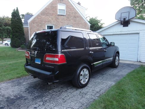 Used 2010 Lincoln Navigator 4WD image 9