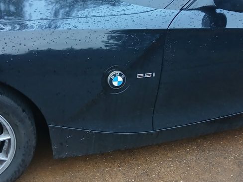 Used 2005 BMW Z4 2.5i image 15