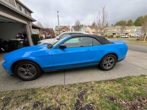 Used 2011 Ford Mustang Premium w/ 201A Rapid Spec Order Code image 2