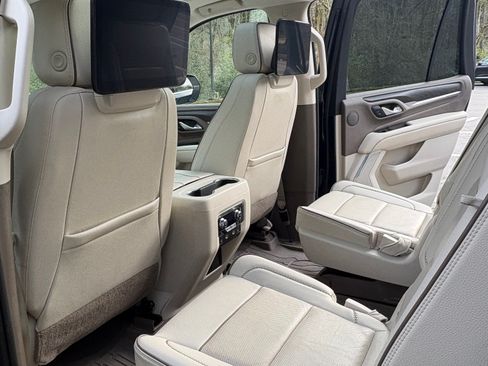 Used 2021 GMC Yukon Denali w/ Denali Premium Package image 18