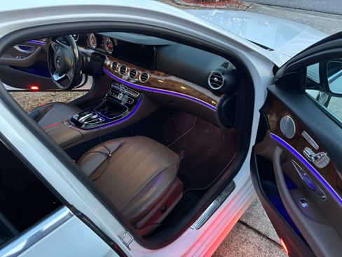 Used 2017 Mercedes-Benz E 300 4MATIC image 5