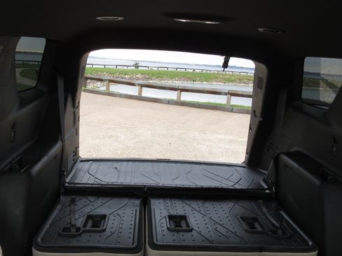 Used 2023 Chevrolet Traverse LT w/ LPO, Floor Liner Package FWD image 19