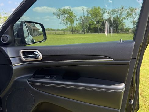 Used 2014 Jeep Grand Cherokee Limited w/ Luxury Group II image 26