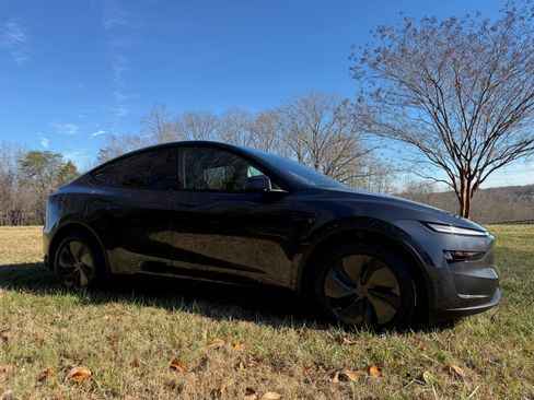 Used 2026 Tesla Model Y Long Range image 8