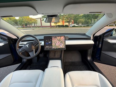 Used 2021 Tesla Model 3 Standard Range Plus RWD image 9