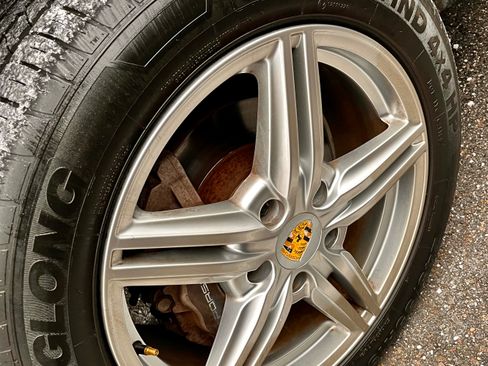 Used 2010 Porsche Cayenne Sport Utility 4D image 5