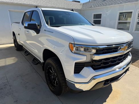 Used 2022 Chevrolet Silverado 1500 LT AWD/4WD image 8