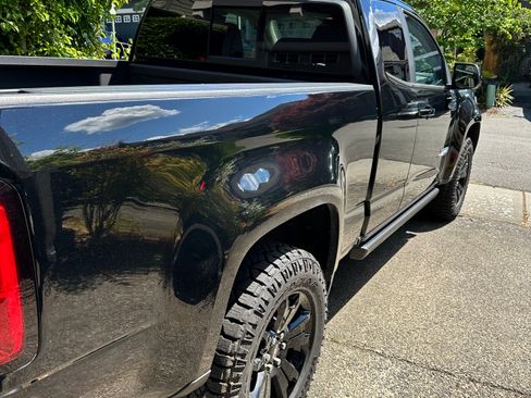Used 2022 Chevrolet Colorado Z71 w/ Z71 Midnight Edition AWD/4WD image 11