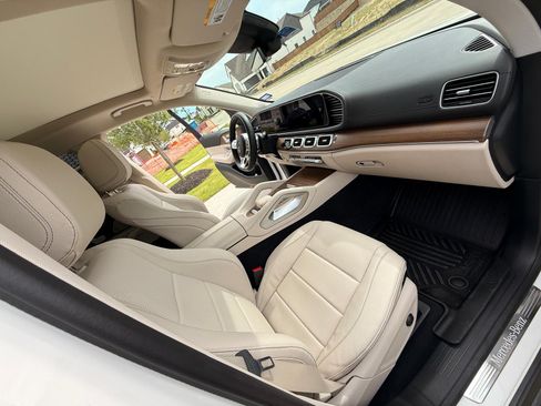 Used 2023 Mercedes-Benz GLS 450 4MATIC image 8