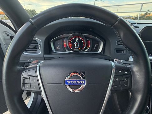 Used 2015 Volvo V60 T5 Premier image 12