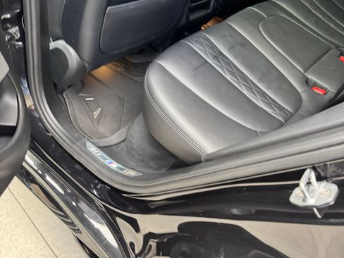 Used 2019 BMW X5 xDrive50i w/ M Sport Package image 26