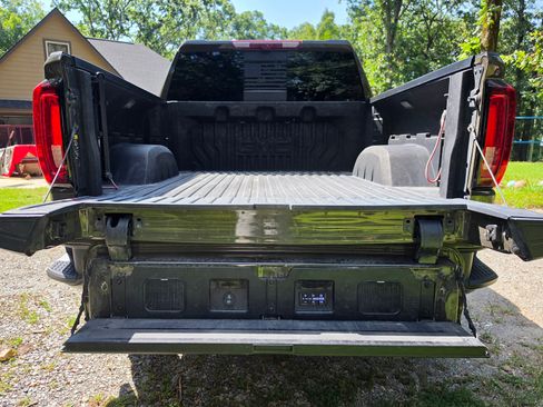 Used 2024 GMC Sierra 1500 AT4 w/ Technology Package AWD/4WD image 12