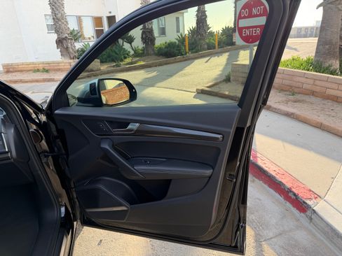 Used 2018 Audi SQ5 Premium Plus w/ S Sport Package image 16