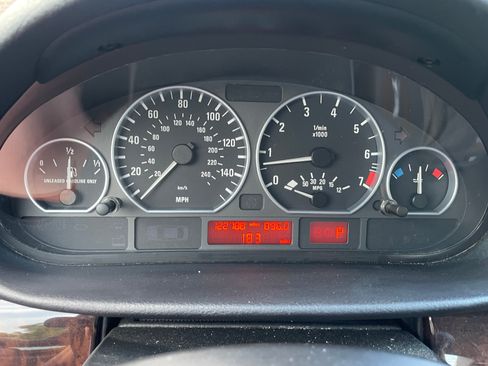Used 2003 BMW 330xi Sedan AWD/4WD image 2