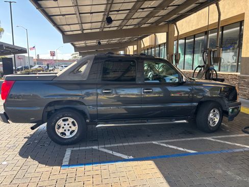 Used 2006 Chevrolet Avalanche LS w/ Sun And Sound Package image 11