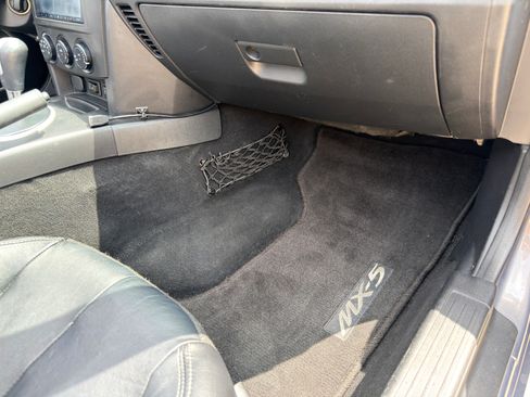 Used 2008 MAZDA MX-5 Miata Grand Touring w/ Premium Pkg RWD image 21