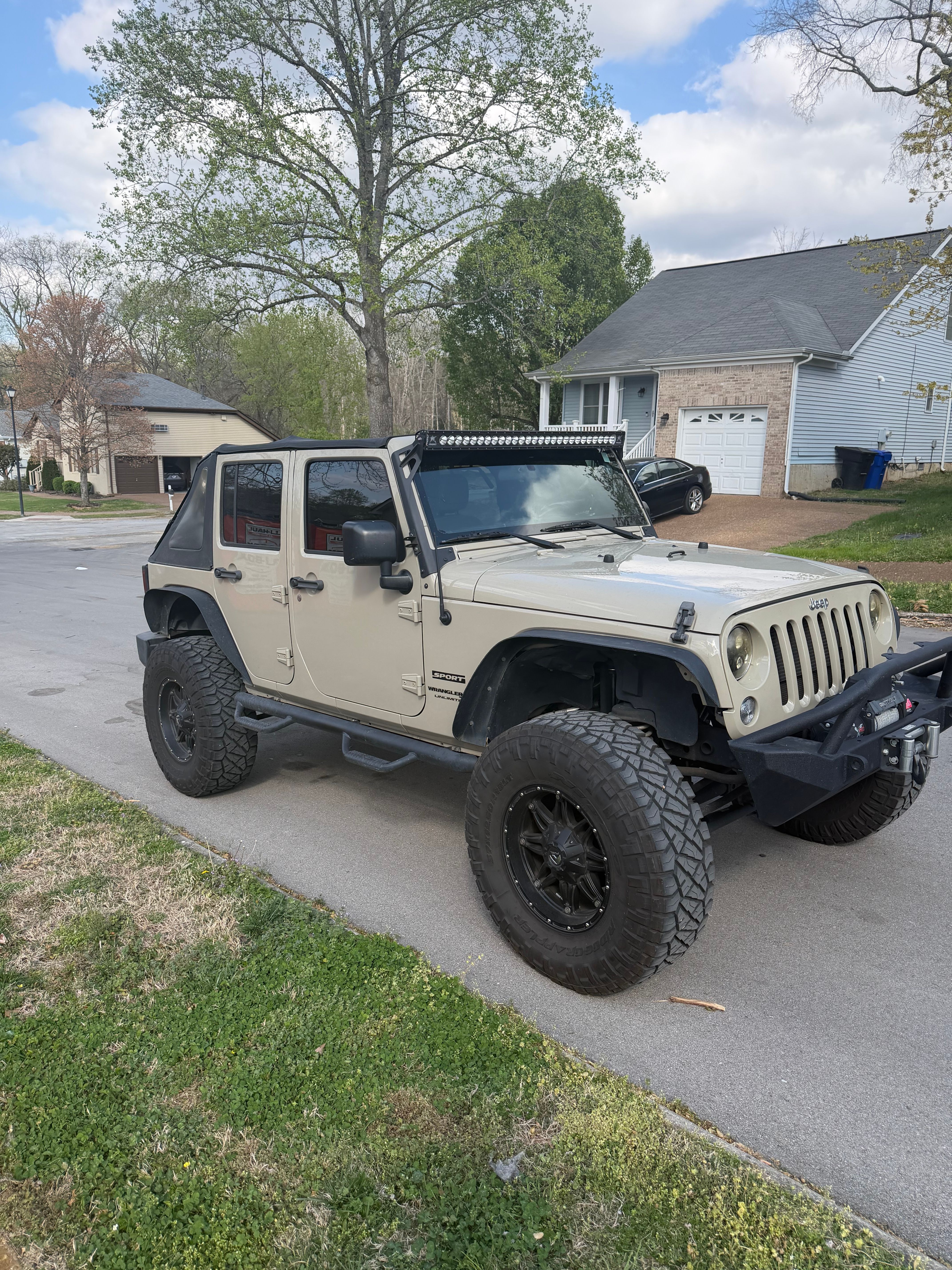 Used 2018 Jeep Wrangler Unlimited Sport w/ Connectivity Group AWD/4WD image 2