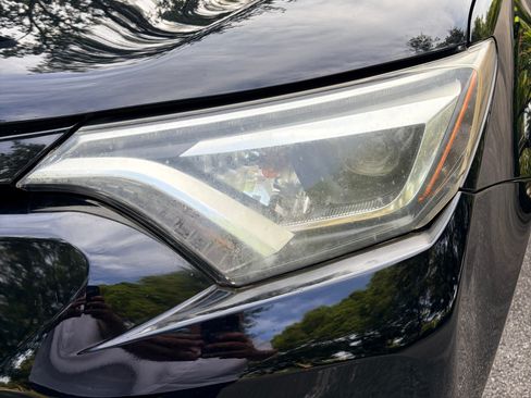 Used 2016 Toyota RAV4 SE FWD image 17