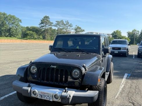 Used 2015 Jeep Wrangler Sahara w/ Connectivity Group AWD/4WD image 11