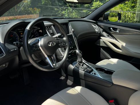 Used 2018 INFINITI Q60 3.0t Luxe w/ Sensory Package 3.0T Luxe image 9