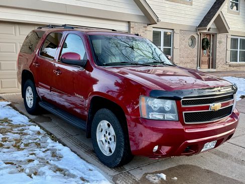 Used 2010 Chevrolet Tahoe LT image 2