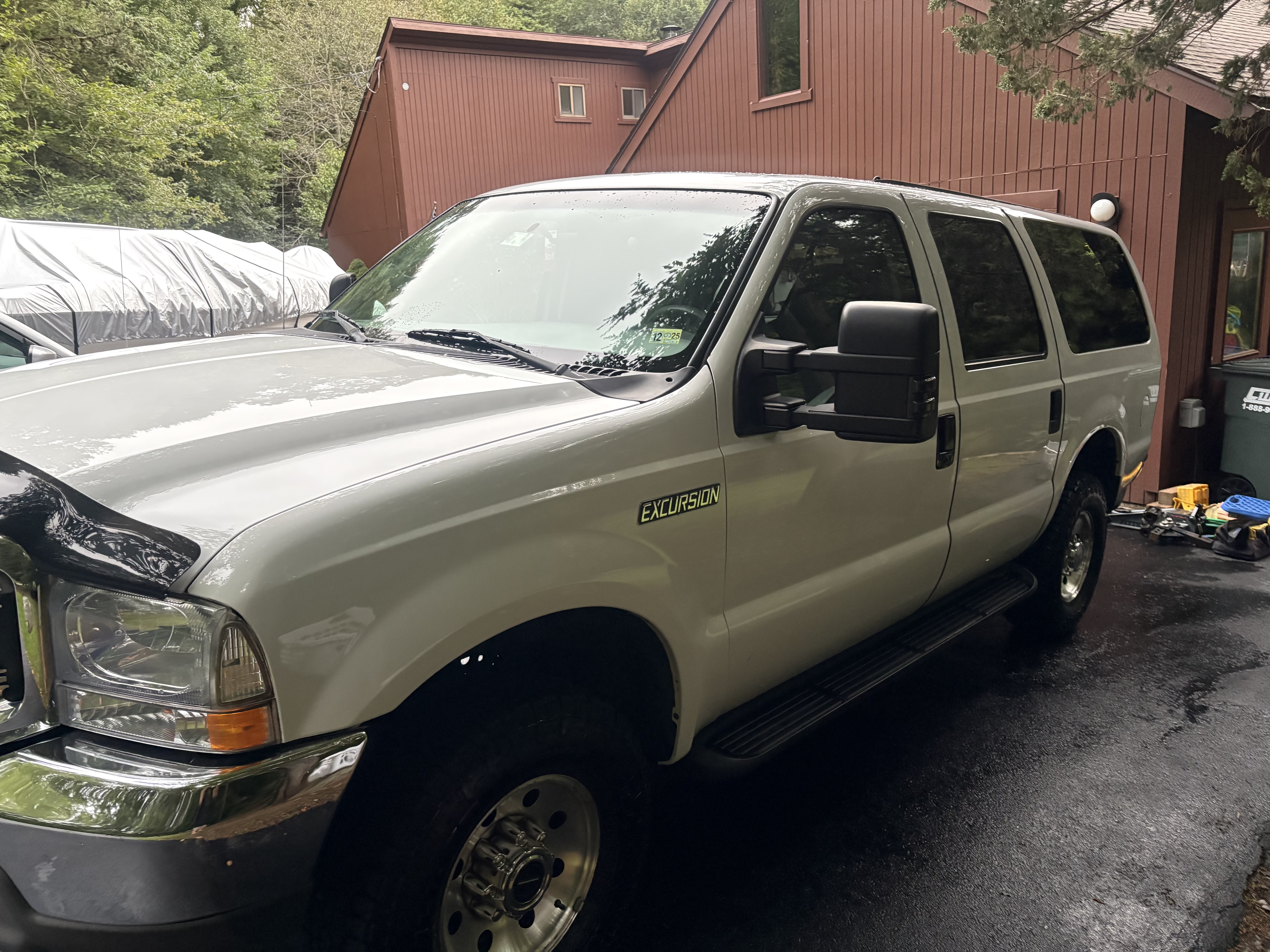 Used 2004 Ford Excursion XLT AWD/4WD image 1