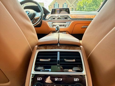Used 2019 BMW 750i xDrive w/ Executive Package AWD/4WD image 15