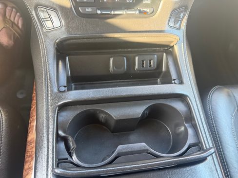 Used 2016 Chevrolet Suburban LTZ RWD image 12