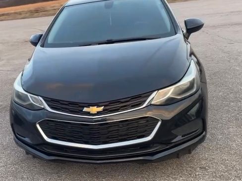 Used 2017 Chevrolet Cruze LT w/ Convenience Package image 6
